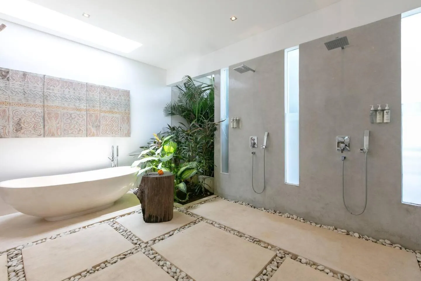 Amazing 4 Bedroom Villa With Garden, Pool In Seminyak