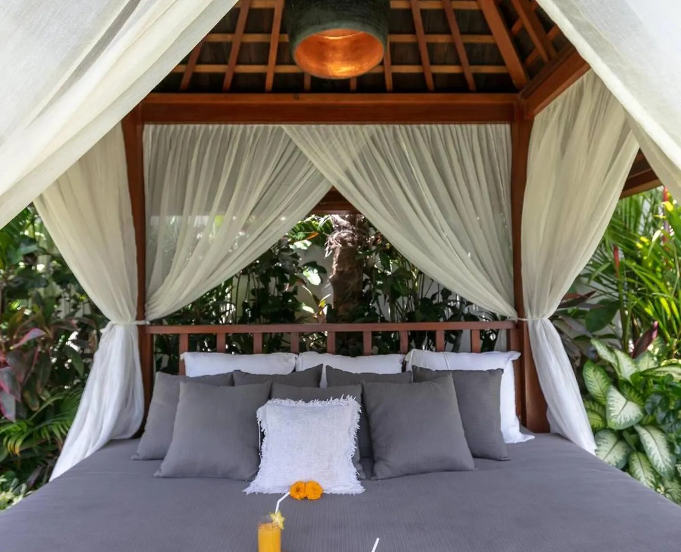 Amazing 4 Bedroom Villa With Garden, Pool In Seminyak Seminyak (Bali)