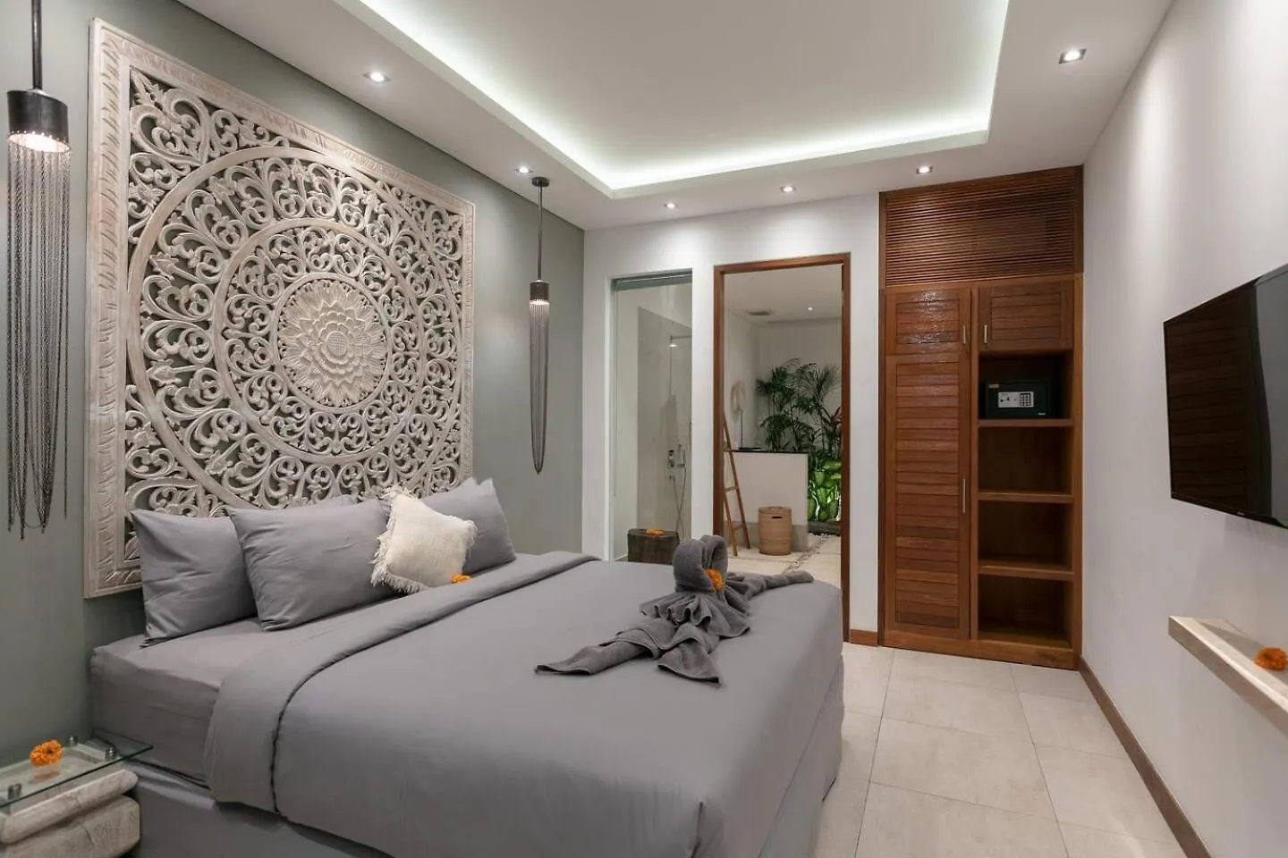 Amazing 4 Bedroom Villa With Garden, Pool In Seminyak  Seminyak (Bali)