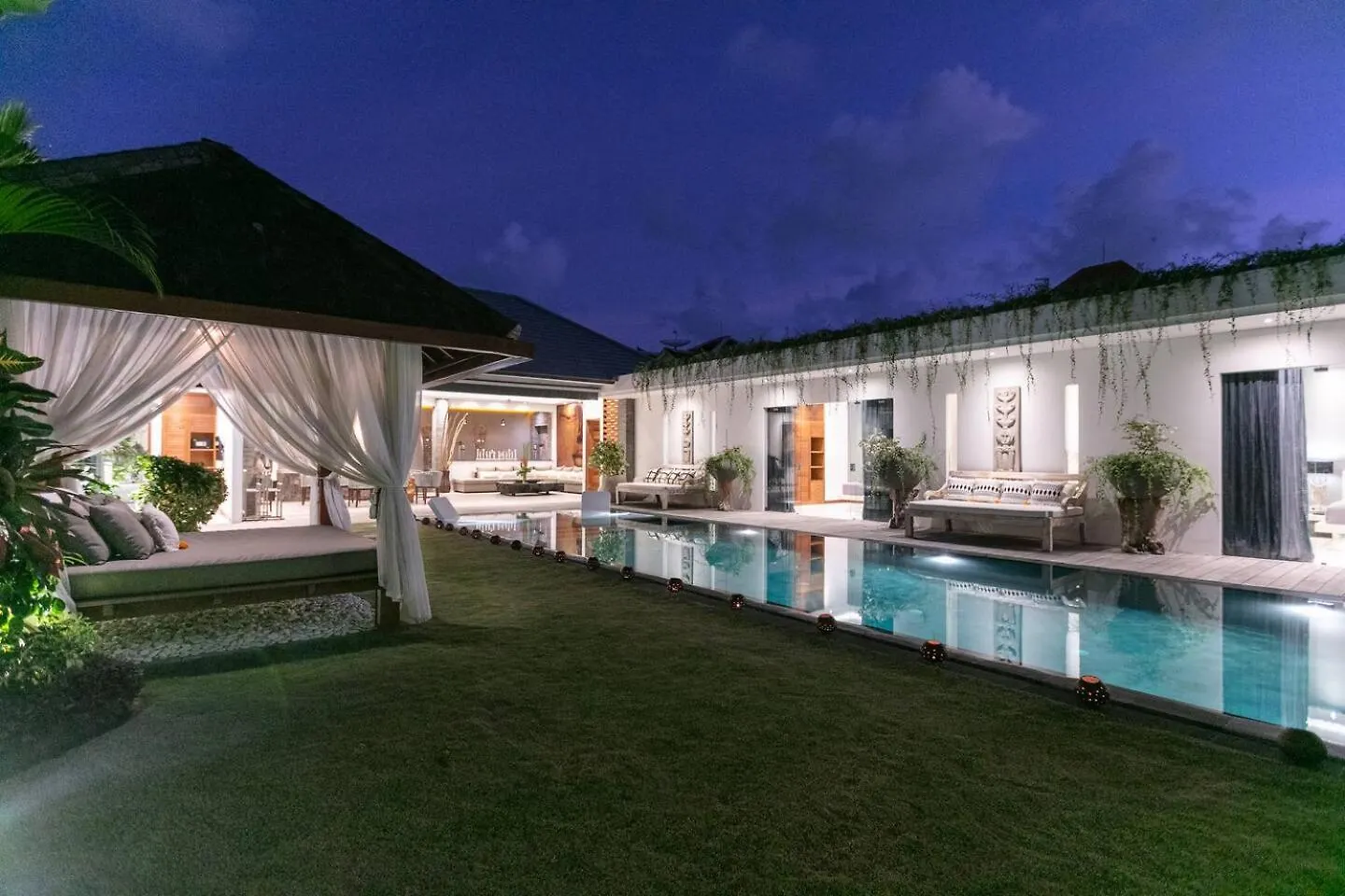 Amazing 4 Bedroom Villa With Garden, Pool In Seminyak