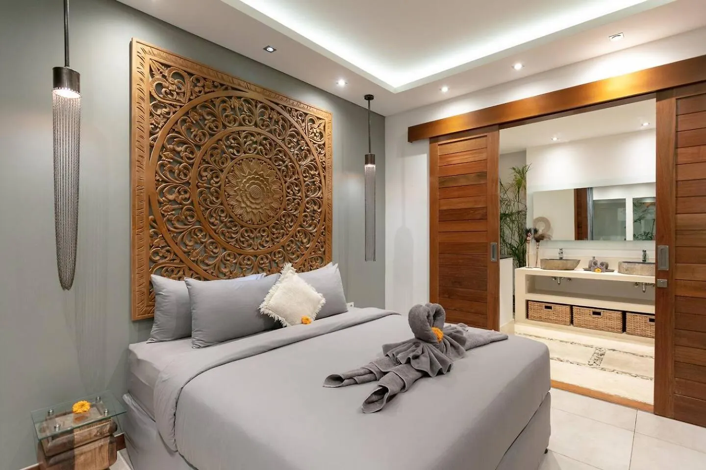 Amazing 4 Bedroom Villa With Garden, Pool In Seminyak Indonesia