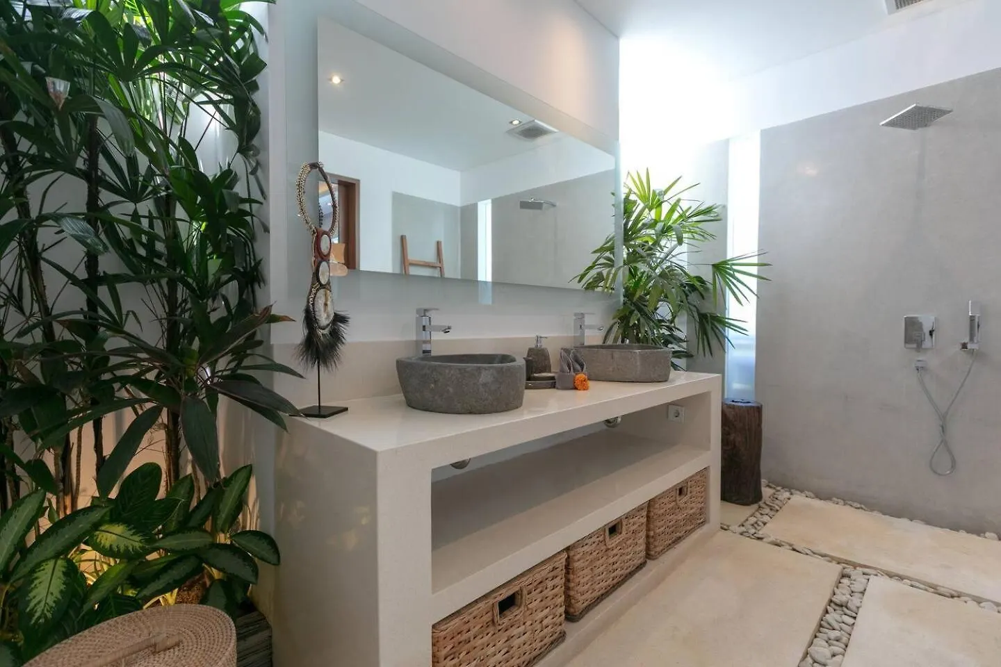 Amazing 4 Bedroom Villa With Garden, Pool In Seminyak  Seminyak (Bali)