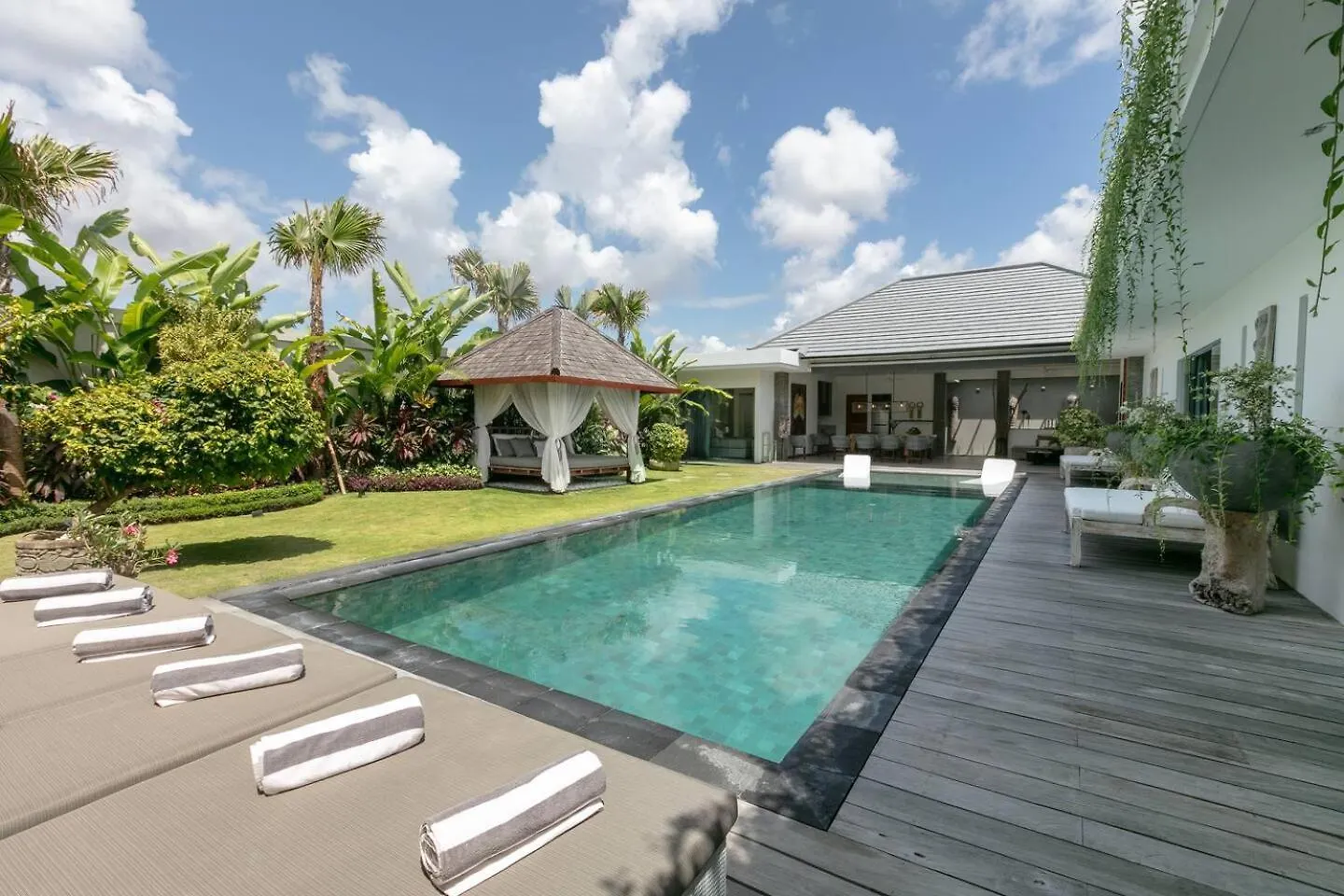 Amazing 4 Bedroom Villa With Garden, Pool In Seminyak