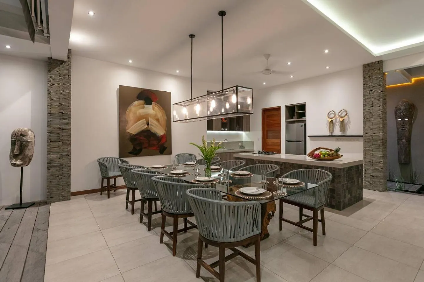 Amazing 4 Bedroom Villa With Garden, Pool In Seminyak Indonesia