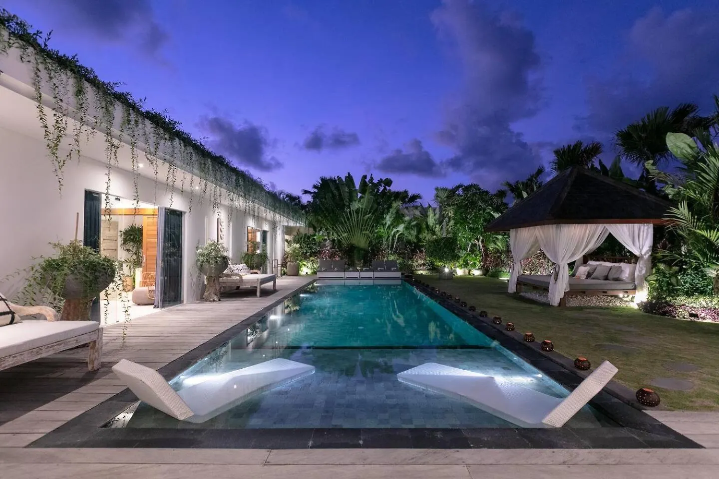 Amazing 4 Bedroom Villa With Garden, Pool In Seminyak Indonesia
